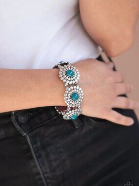 Paparazzi Jewelry Accessories - Bountiful Blossoms - Blue Bracelet - Vintage